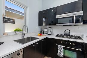 Tranquil 2br2ba Close to the Beach Shared Pool