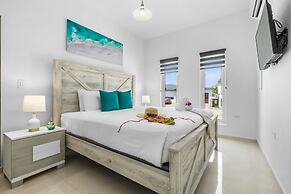 Modern Spacious 4br3ba w Pool Close to Beach