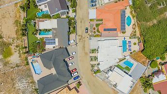 Modern Spacious 4br3ba w Pool Close to Beach