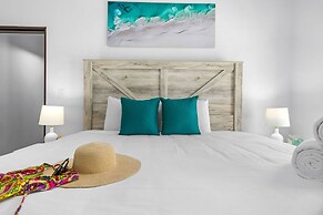 Modern Spacious 4br3ba w Pool Close to Beach