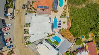 Modern Spacious 4br3ba w Pool Close to Beach