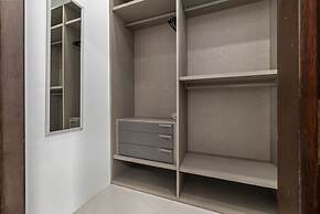 Modern Spacious 4br3ba w Pool Close to Beach