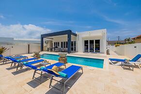 Modern Spacious 4br3ba w Pool Close to Beach