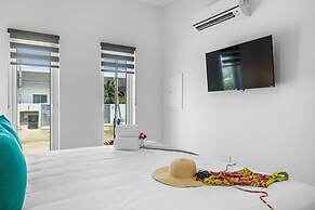 Modern Spacious 4br3ba w Pool Close to Beach