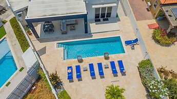 Modern Spacious 4br3ba w Pool Close to Beach