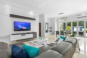 Modern Spacious 4br3ba w Pool Close to Beach