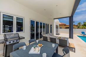 Modern Spacious 4br3ba w Pool Close to Beach