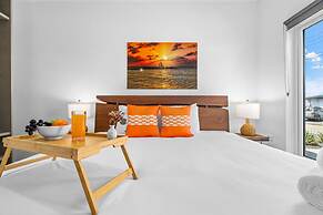 Modern Spacious 4br3ba w Pool Close to Beach