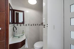 Modern Spacious 4br3ba w Pool Close to Beach