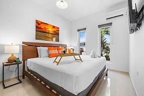 Modern Spacious 4br3ba w Pool Close to Beach