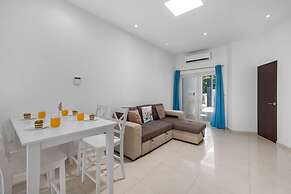 Modern Spacious 4br3ba w Pool Close to Beach