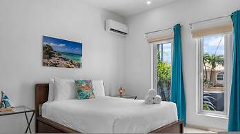 Modern Spacious 4br3ba w Pool Close to Beach