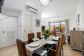 Townhome Goldcoast GYM Pools 24 7 Security