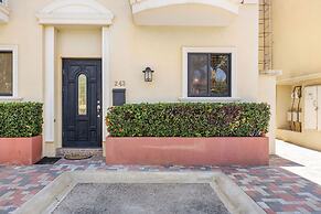 Townhome Goldcoast GYM Pools 24 7 Security