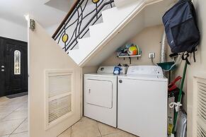 Townhome Goldcoast GYM Pools 24 7 Security