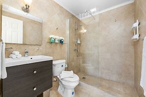 Townhome Goldcoast GYM Pools 24 7 Security