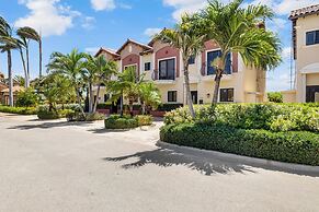 Townhome Goldcoast GYM Pools 24 7 Security