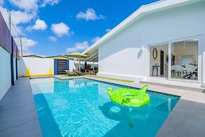 NEW Modern 3BR 3BA Private Pool Centrallylocated