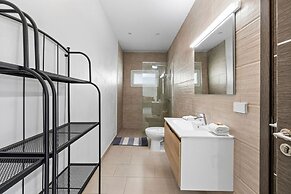 NEW Modern 3BR 3BA Private Pool Centrallylocated