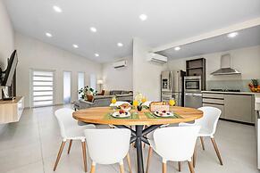 NEW Modern 3BR 3BA Private Pool Centrallylocated