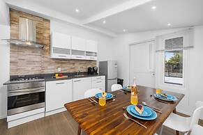 NEW Modern 3BR 3BA Private Pool Centrallylocated