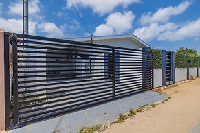 NEW Modern 3BR 3BA Private Pool Centrallylocated