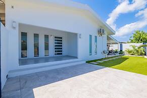 NEW Modern 3BR 3BA Private Pool Centrallylocated