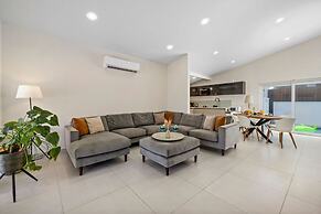 NEW Modern 3BR 3BA Private Pool Centrallylocated