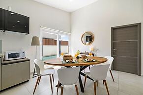 NEW Modern 3BR 3BA Private Pool Centrallylocated