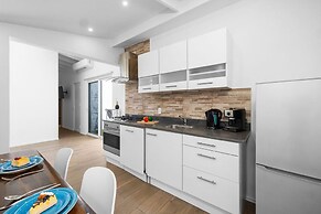 NEW Modern 3BR 3BA Private Pool Centrallylocated