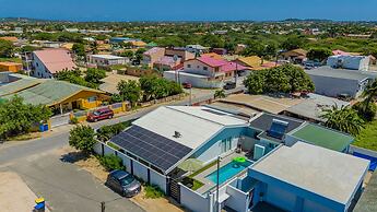 NEW Modern 3BR 3BA Private Pool Centrallylocated