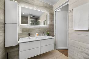 NEW Modern 3BR 3BA Private Pool Centrallylocated