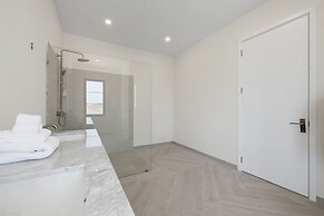 NEW Walk 2 Beach - 5BR Bonusroom w Pool Office