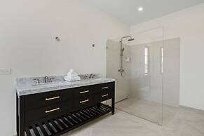 NEW Walk 2 Beach - 5BR Bonusroom w Pool Office