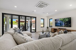 NEW Walk 2 Beach - 5BR Bonusroom w Pool Office