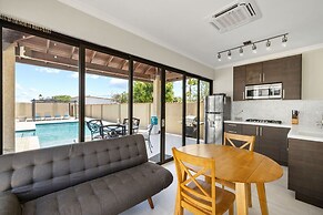 NEW Walk 2 Beach - 5BR Bonusroom w Pool Office