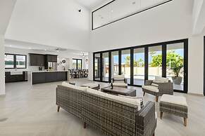 NEW Walk 2 Beach - 5BR Bonusroom w Pool Office