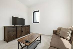 NEW Walk 2 Beach - 5BR Bonusroom w Pool Office