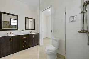 NEW Walk 2 Beach - 5BR Bonusroom w Pool Office