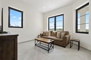 NEW Walk 2 Beach - 5BR Bonusroom w Pool Office