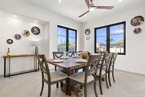 NEW Walk 2 Beach - 5BR Bonusroom w Pool Office