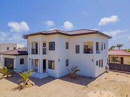 NEW Walk 2 Beach - 5BR Bonusroom w Pool Office