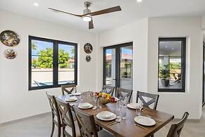 NEW Walk 2 Beach - 5BR Bonusroom w Pool Office