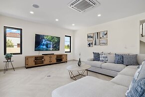 NEW Walk 2 Beach - 5BR Bonusroom w Pool Office