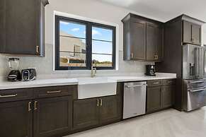 NEW Walk 2 Beach - 5BR Bonusroom w Pool Office