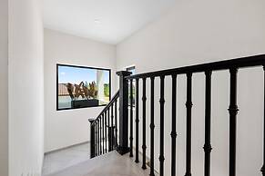 NEW Walk 2 Beach - 5BR Bonusroom w Pool Office