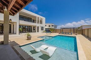 NEW Walk 2 Beach - 5BR Bonusroom w Pool Office