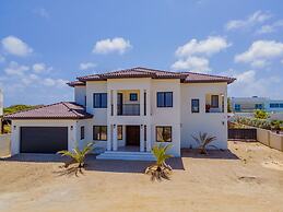 NEW Walk 2 Beach - 5BR Bonusroom w Pool Office