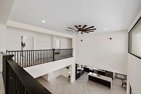 NEW Walk 2 Beach - 5BR Bonusroom w Pool Office