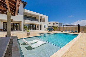 NEW Walk 2 Beach - 5BR Bonusroom w Pool Office